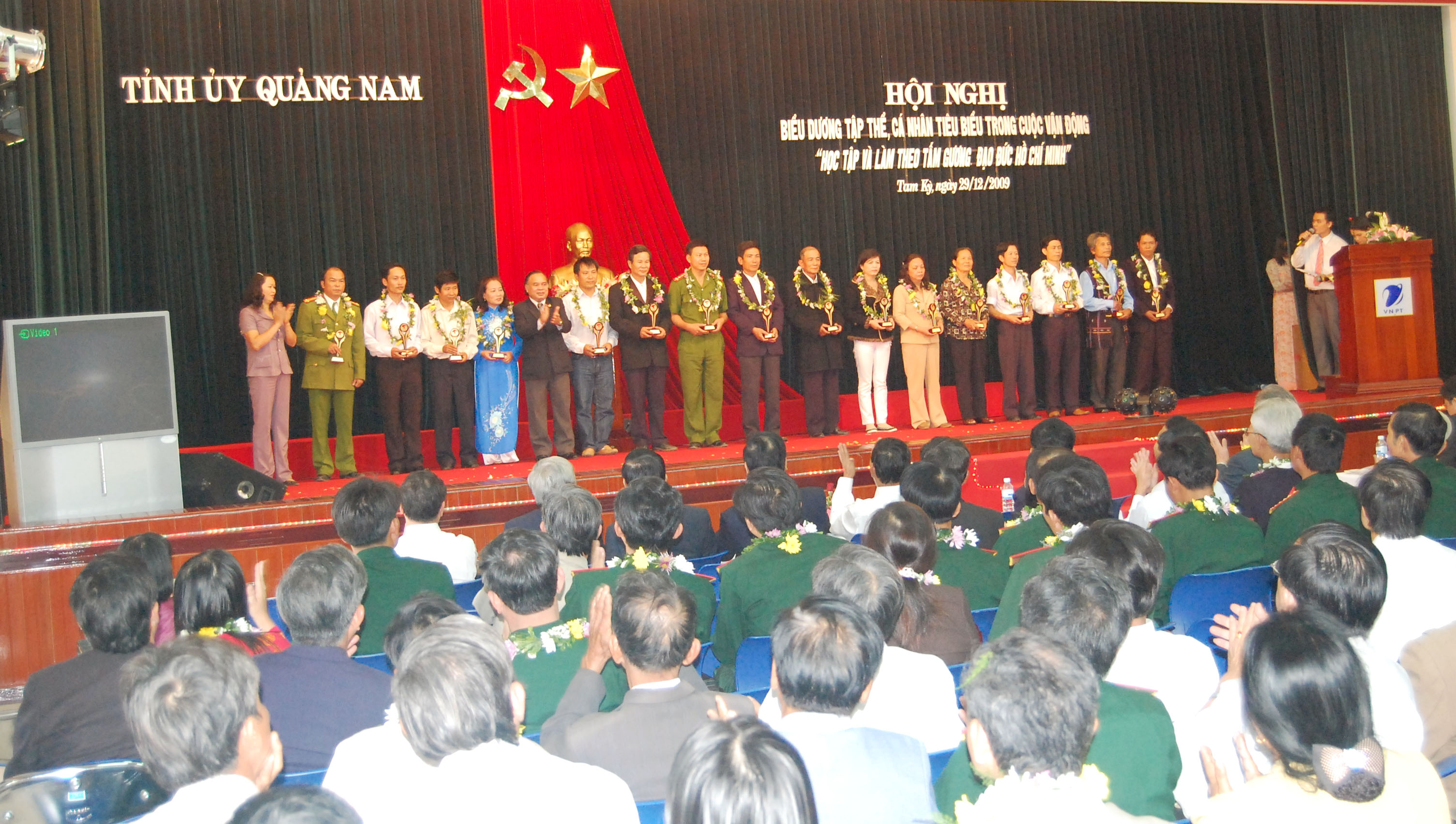 Quảng Nam Tuyên dương hơn 200 tập thể, cá nhân điển hình trong thực hiện Cuộc vận động